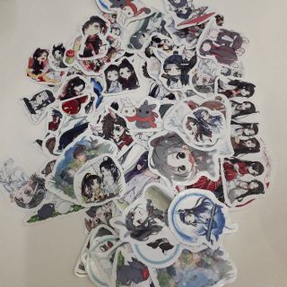 Combo 2 huy hiệu, 8 móc khóa, 1 sticker