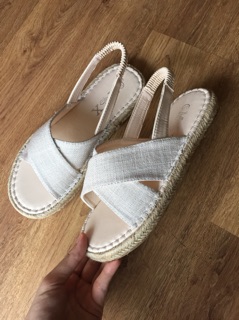 Sandal quai chéo đế cói