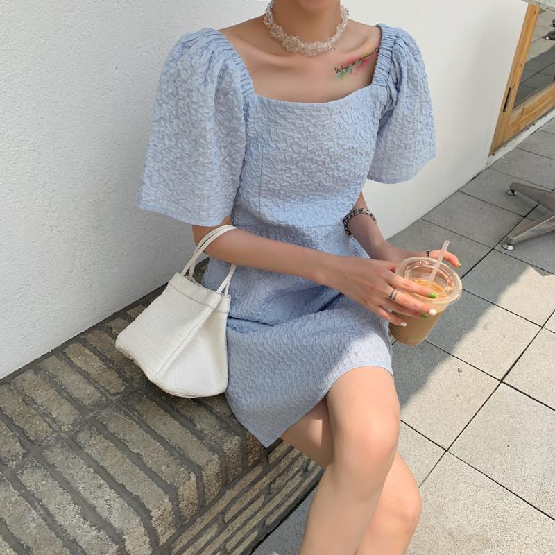 Đầm cổ vuông tay ngắn họa tiết thời trang cho nữ