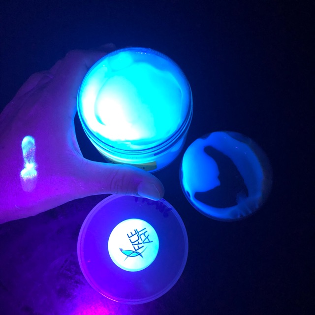 Màu Trắng xanh Vô hình - Màu sơn Acrylic Vô hình hoàn toàn ... Phát sáng dạ quang màu trắng xanh ..Màu vẽ đa chất liệu