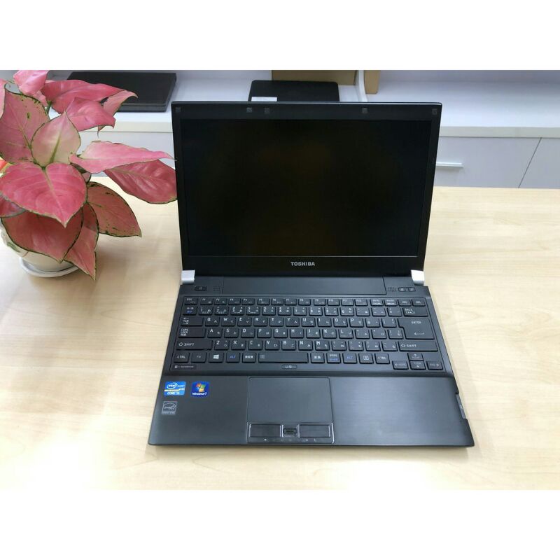 Máy laptop toshiba r732 i5 3320m .ram 4gb .xách tay nhật bản