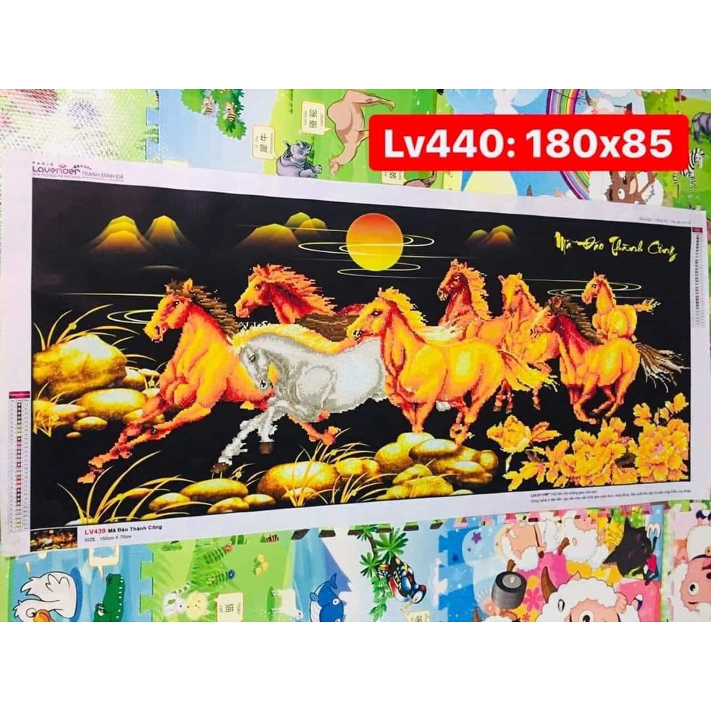 Tranh đính đá mã đáo thành công KT:180x85cm. Tranh gắn đá chưa gắn.