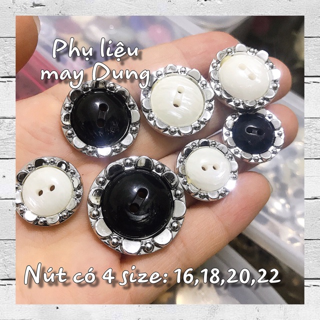 Nút kiểu hình hoa trắng đen