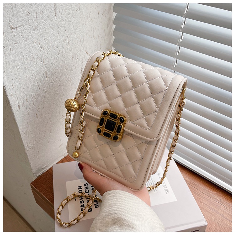 Túi đeo vai IELGY màu đen phối dây xích đính đá thời trang sang trọng cho nữ