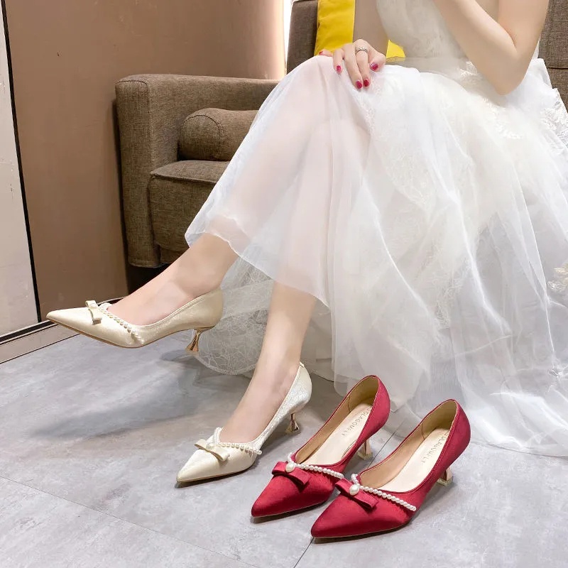 Giày cao gót mũi nhọn trang trí ngọc trai giả phong cách Pháp sành điệu