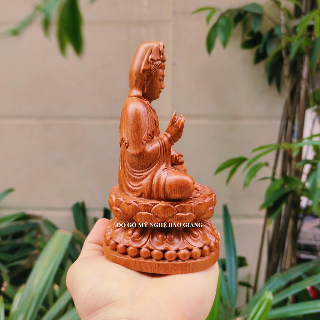 Tượng phật bà quan âm bằng gỗ hương