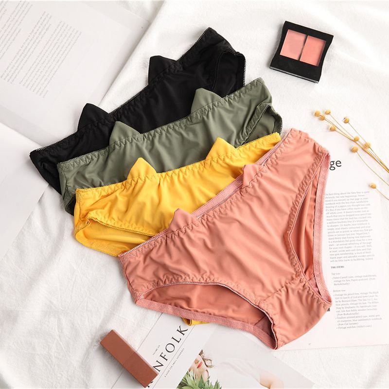 Bộ đồ lót nữ gồm áo ngực không gọng và quần lót hình tai mèo