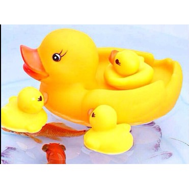 Đồ chơi vịt mẹ và 3 vịt con chút chít thả bồn tắm