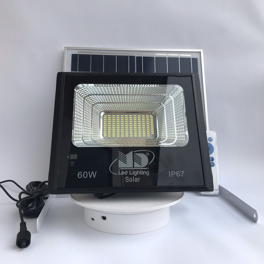 Đèn pha năng lượng mặt trời 40W có đồng hồ báo dung lượng pin- PNL40W