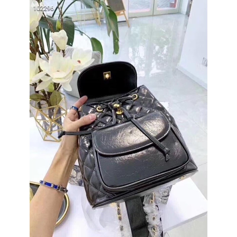 Ba lô da trần trám hàng xuất dư