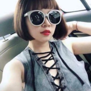 Kính V viền trắng