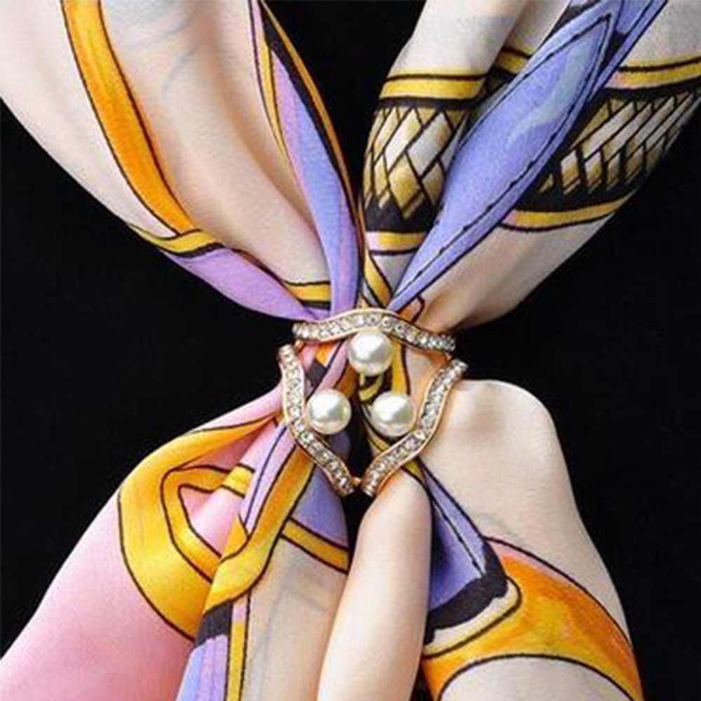 Khóa Khăn Choàng Đính Ngọc Trai Nhân Tạo Thời Trang