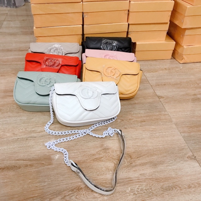 Túi mẫu xinh .dập.lót đỏ .dây đeo cùng màu túi