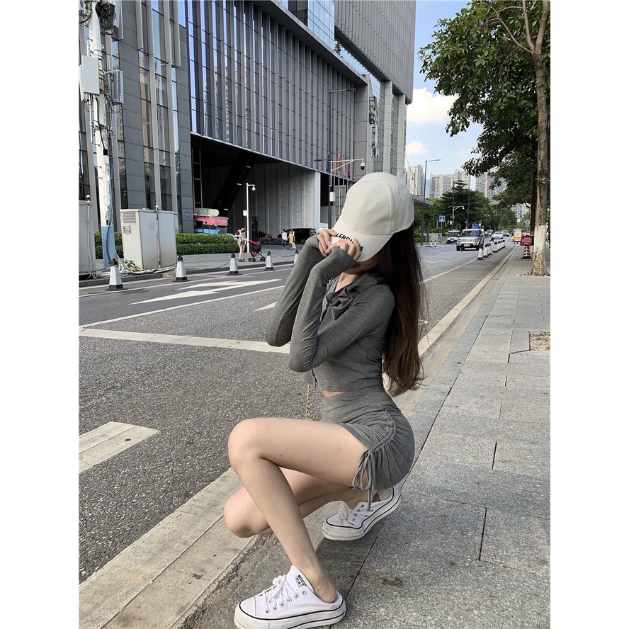 Set áo croptop dài tay đóng cúc mix chân váy rút hông quyến rũ/ Set 2 món áo và chân váy dáng ôm body trẻ trung cá tính | BigBuy360 - bigbuy360.vn