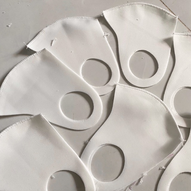 Khẩu trang su poly màu trắng kháng nước