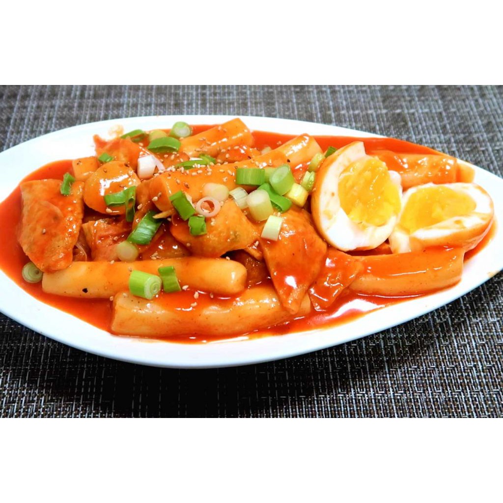 [KÈM SỐT NẤU] COMBO nấu Tokbokki Hàn Quốc bao gồm 350G bánh gạo và gói sốt vị cay 120G, dành cho 3 người ăn