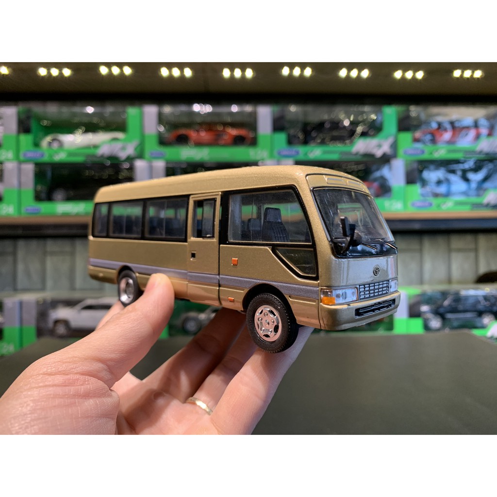 Mô hình xe Bus Toyota Coaster CMB tiỉ lệ 1.32