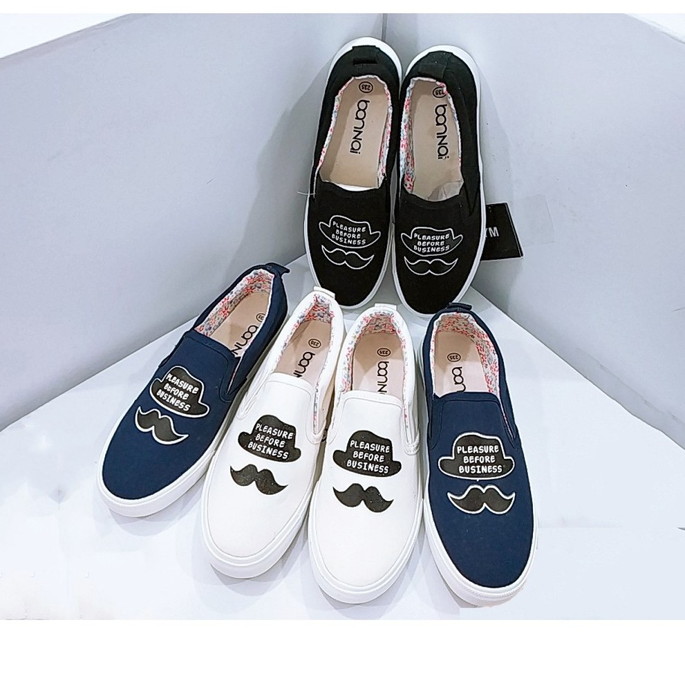 Giày slip on nữ râu cá tính | BigBuy360 - bigbuy360.vn