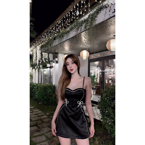 Đầm 2 dây đính đá kèm nơ tôn dáng transtore.