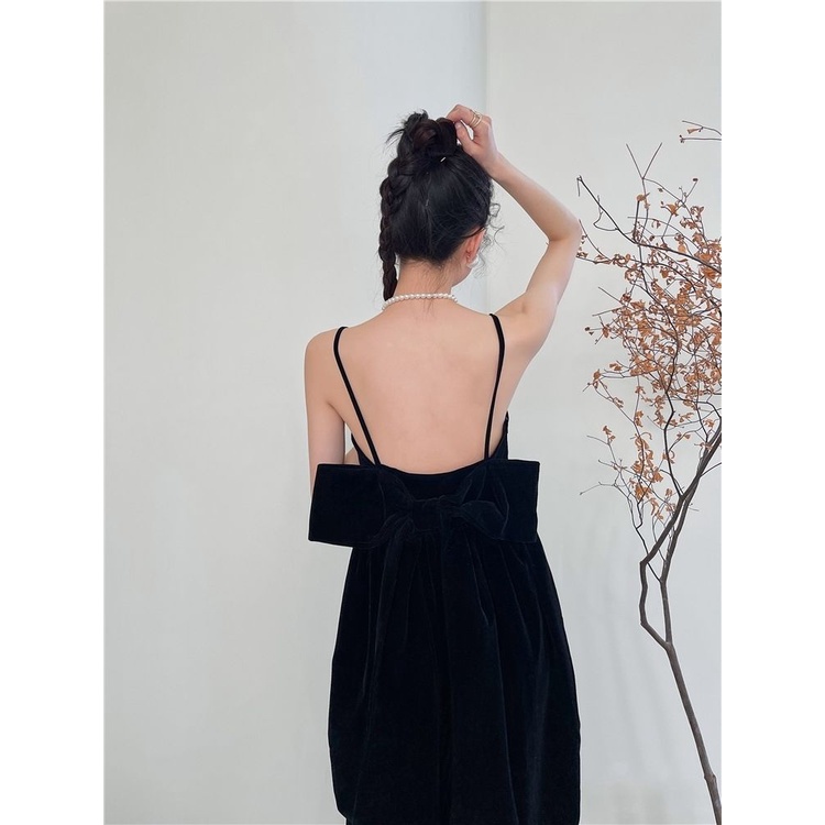 Đầm nhung đen dáng chữ A hở lưng phối nơ phong cách Retro thời trang mùa thu