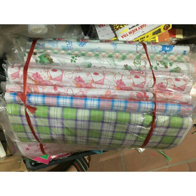 100 tờ giấy bọc quà đẹp.kích thước 50x50 giao hình ngẫu nhiên