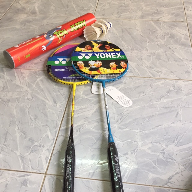 Combo vợt yonex 2 cây tặng cầu 12 tom xanh hoặc tom đỏ( hải yến 6 trái )