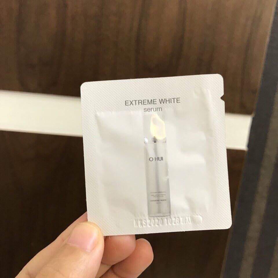 Gói tinh chất Ohui dưỡng trắng da mờ sạm nám và chống lão hóa - Serum Ohui Extreme White Snow vitamin 1ml