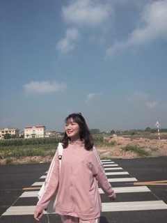 Set thể thao hồng pastel, đen, vàng