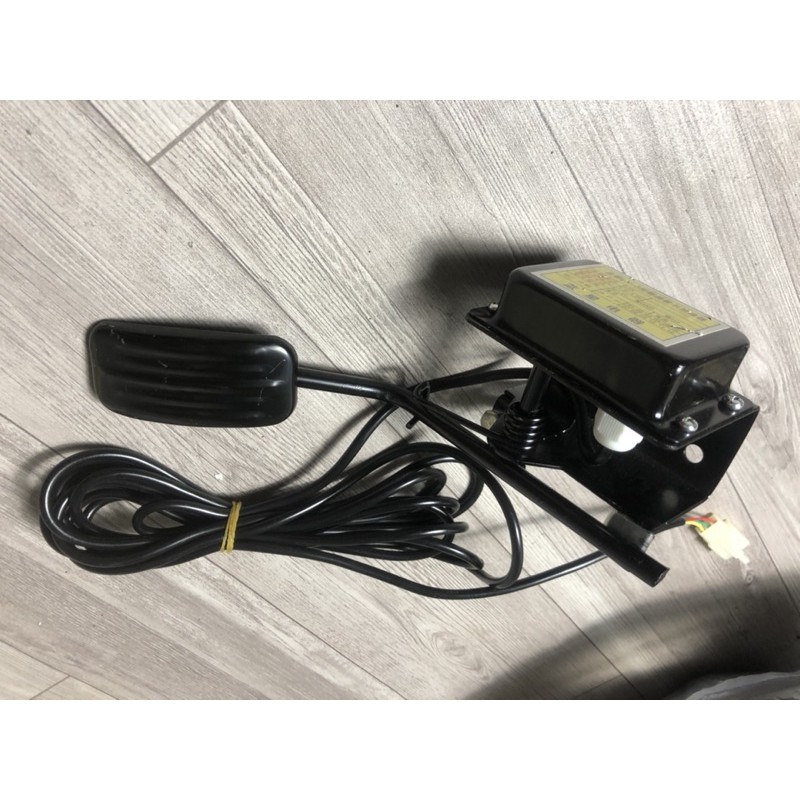 Bàn đạp chan ga xe điện