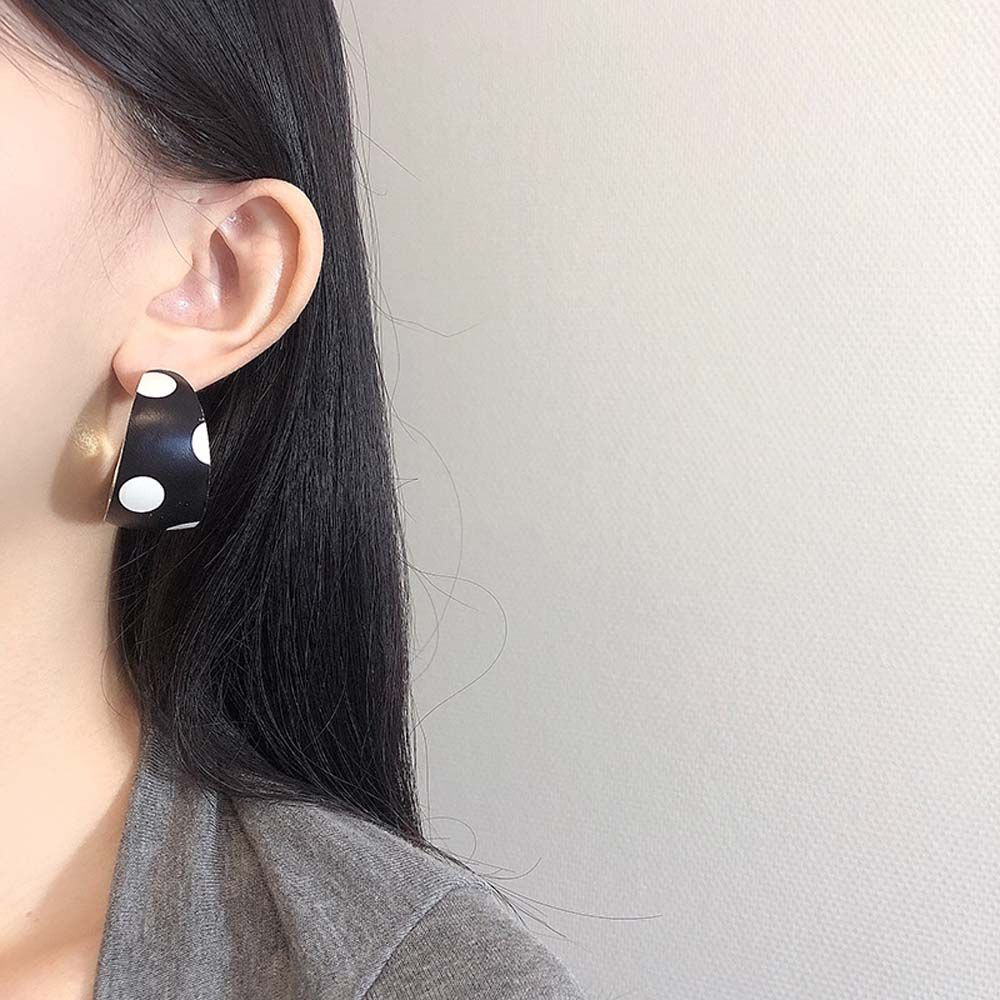 Bông tai hình chữ C nhiều màu sắc bằng hợp kim phong cách Hàn Quốc cổ điển thời trang cho nữ