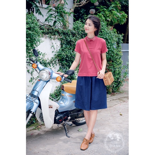 Áo linen hồng thêu tay cổ đức Lá In Hoa