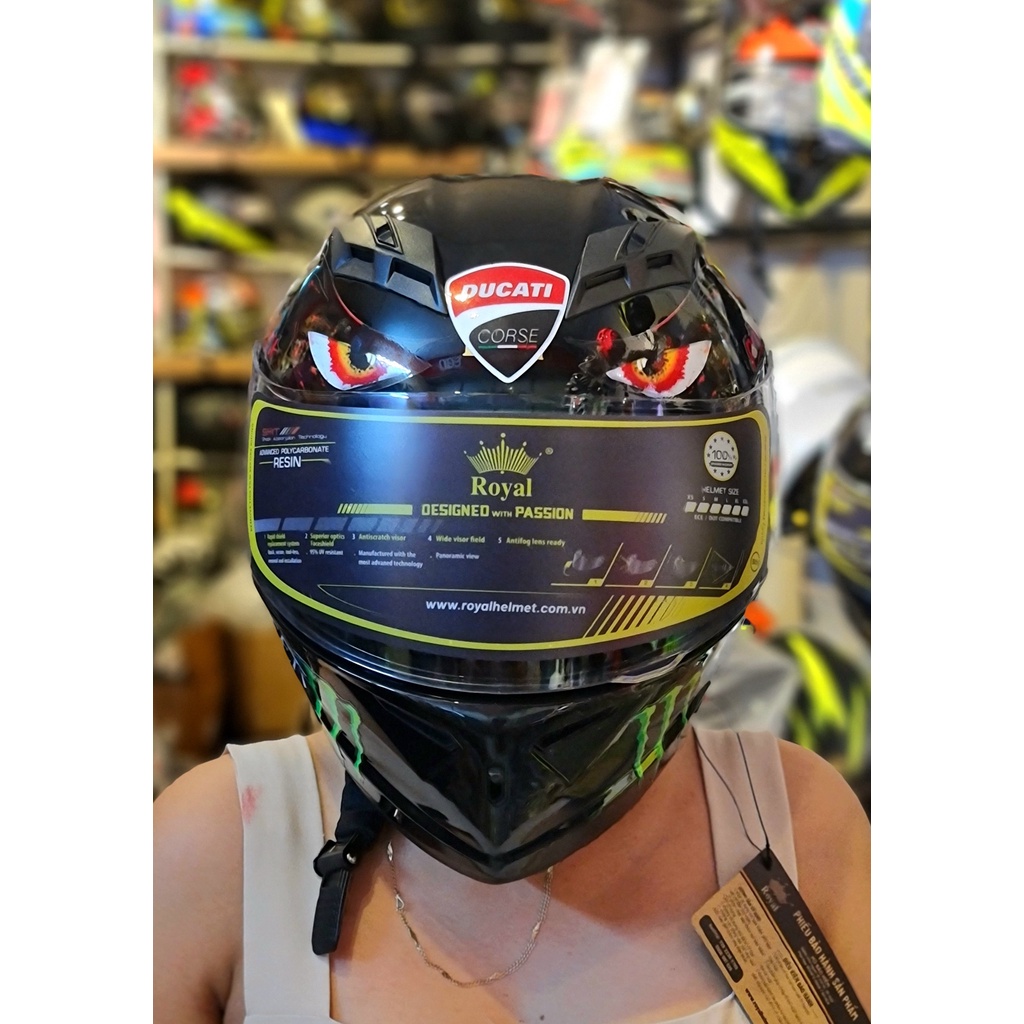 Mũ bảo hiểm Fullface M266 cao cấp màu đen bóng dán tem Ducati
