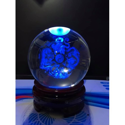 COMBO GỒM CHÂN ĐẾ ĐÈN ĐỔI MÀU NGŨ HÀNH VÀ QUẢ CẦU PHA LÊN 3D KHẮC TỨ LINH - ĐƯỜNG KÍNH 10CM