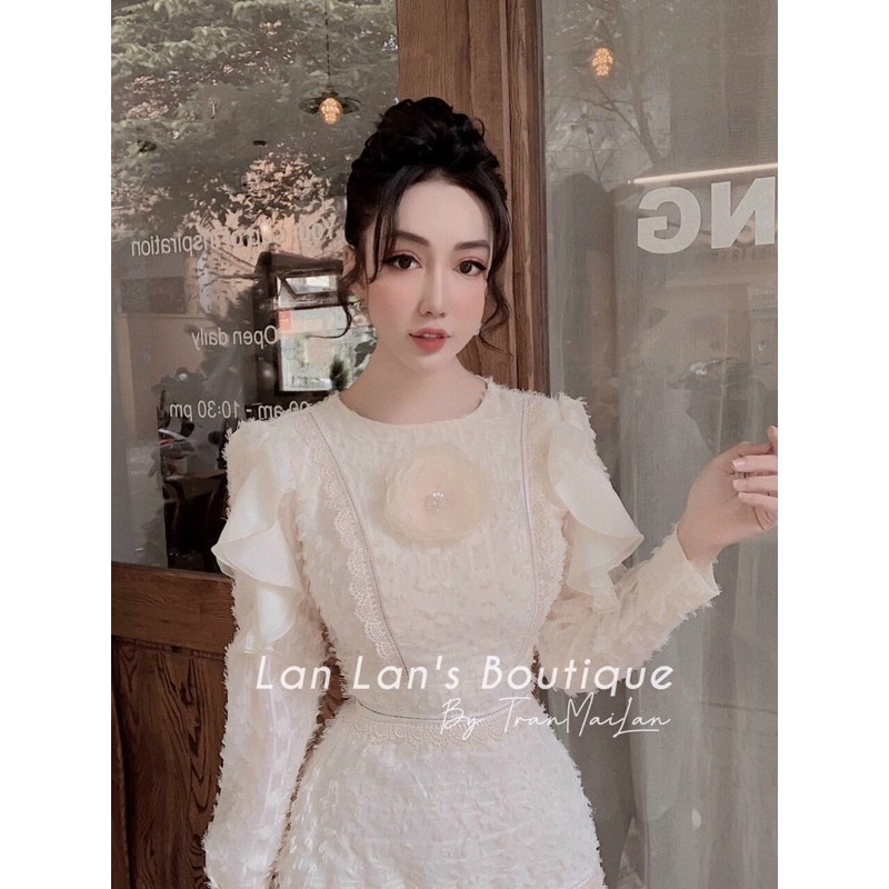 ĐẦM LÔNG VŨ ĐUÔI CÁ KÈM HOA