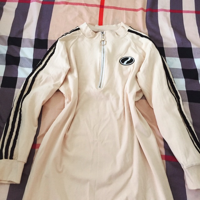 [Mã WAMT1505 giảm 10K đơn 0K] Đầm Sport Champion body