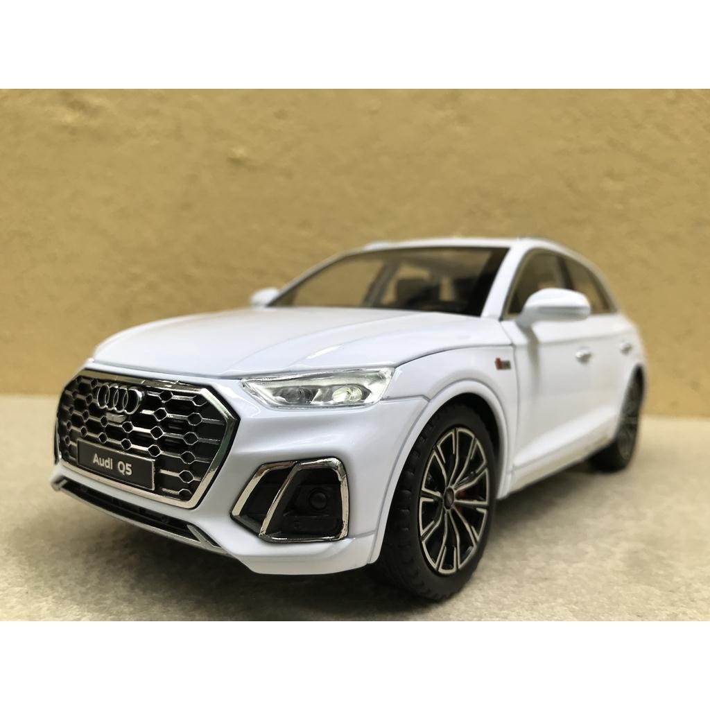 Xe mô hình ô tô AUDI Q5 2022 1:24