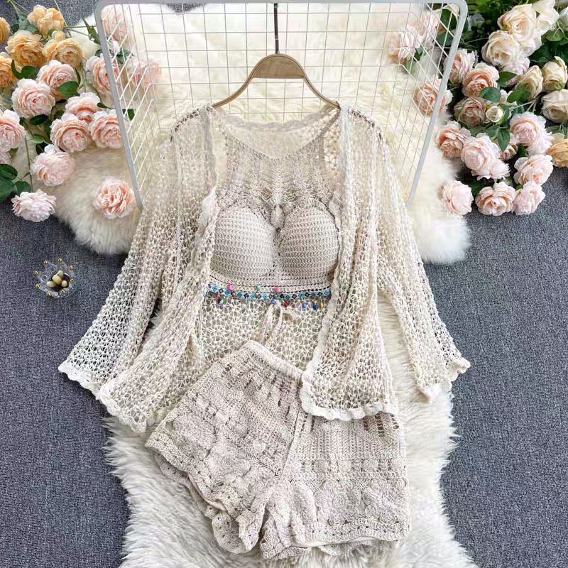 set biển - set 3 món - bra cổ yếm mix ngọc + quần ren hoạ tiết + choàng hạt gạo tay loe (có tách rời)