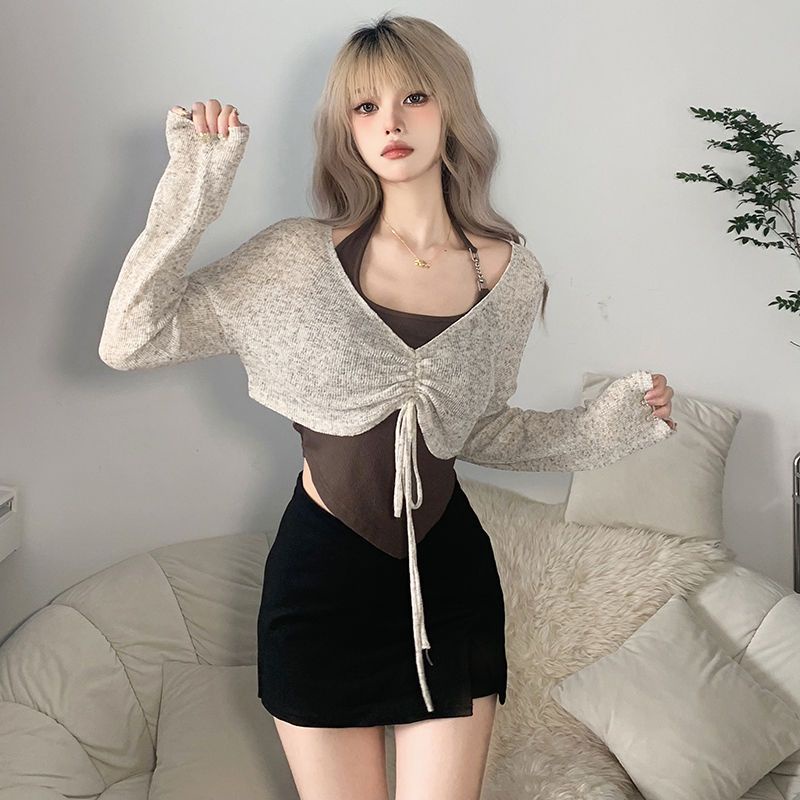 Set đồ COZOKC gồm áo tay dài phối dây rút và áo không tay lệch tà thời trang cá tính