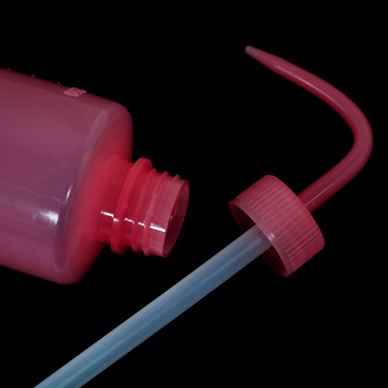 Bình nhựa trong suốt 250ml đựng dung dịch vệ sinh hình xăm