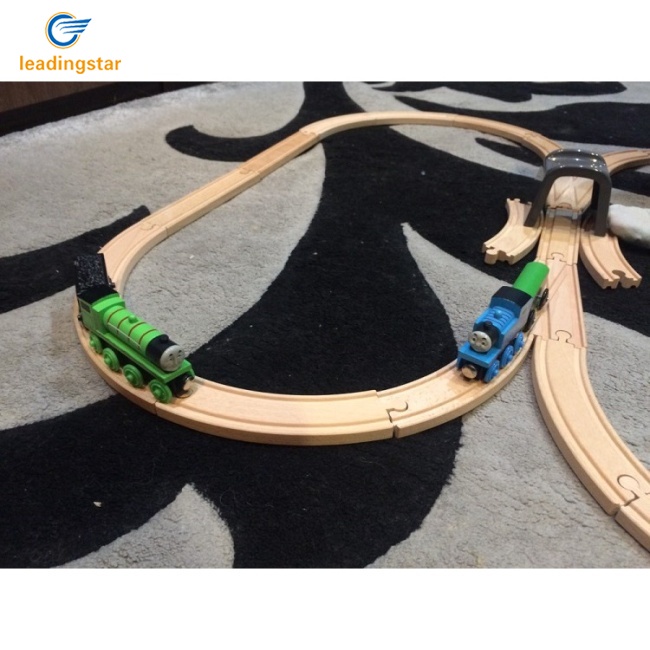 Bộ Đồ Chơi Đường Ray Xe Lửa Thomas And Friends James Duke Petcy Henry Bằng Hợp Kim Gỗ Có Nam Châm Dễ Thương