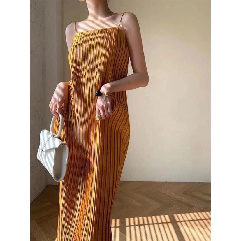 Đầm vàng 2 dây xếp ly