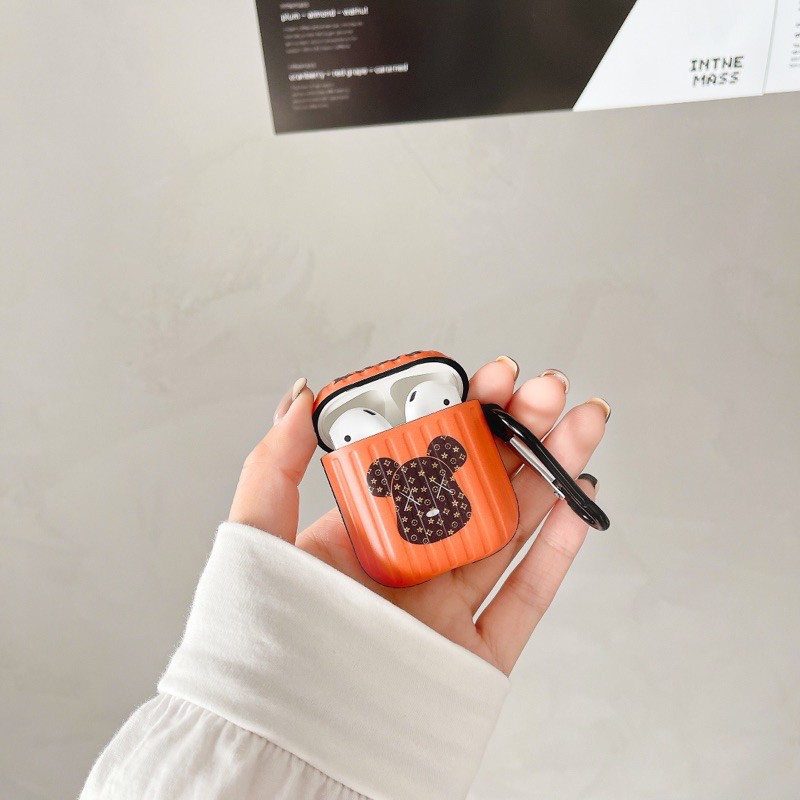 Ốp Lưng K.a.w.s và Bull Cam