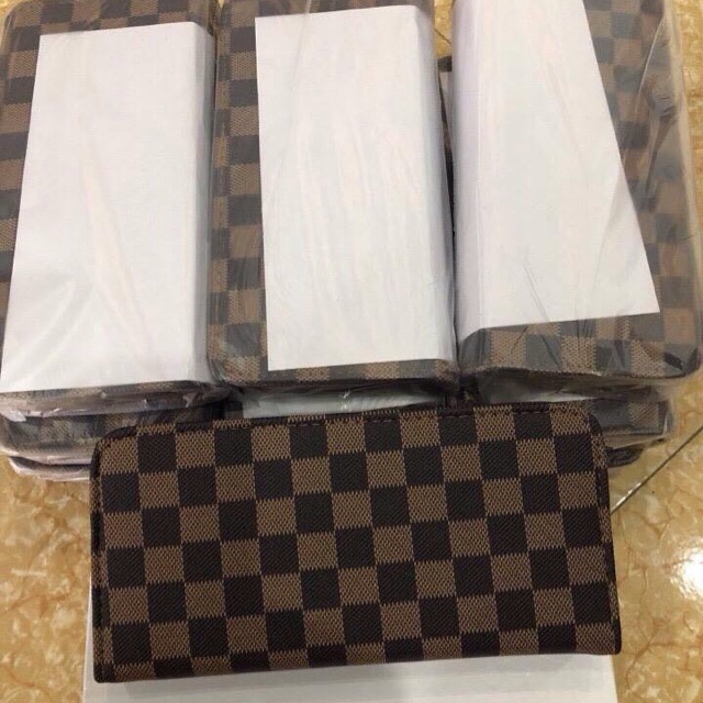 Ví nữ kẻ ô LV