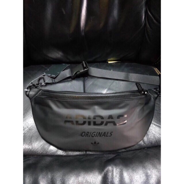 Túi bao tử Adidas chất liệu da - Tặng mặt nạ đắp mặt | BigBuy360 - bigbuy360.vn