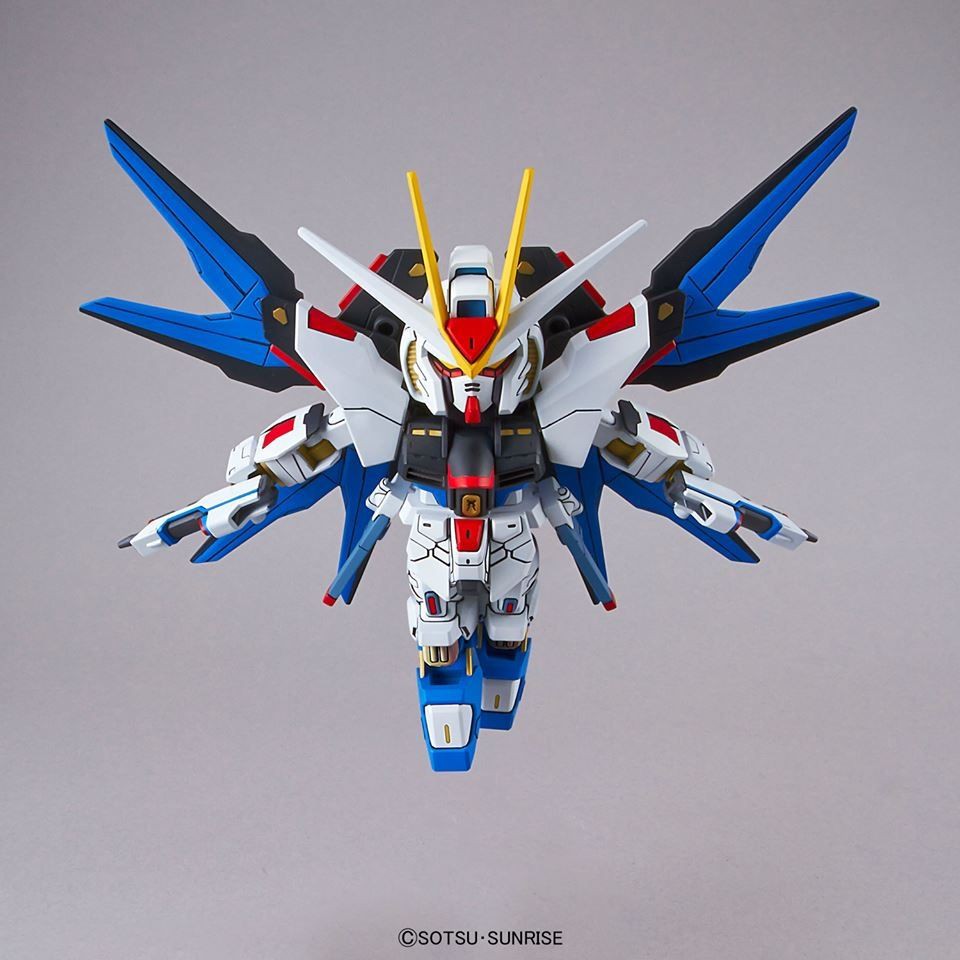 Mô Hình Lắp Ráp Gundam SD EX-Standard Strike Freedom