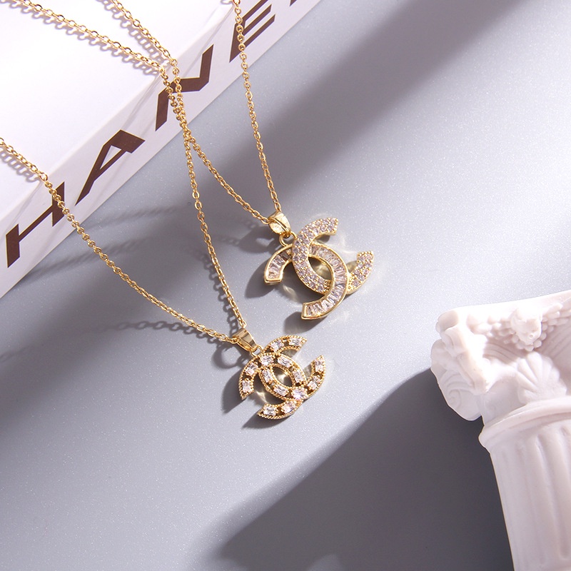 Xiaoxiangfeng Vòng cổ Bằng Thép Titan Mặt Chữ C Đính Đá zircon Cao Cấp Thiết Kế ins Cho Nữ