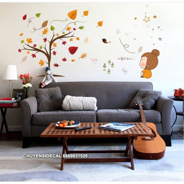 Decal trang trí tường - Cây úa vàng Mùa Thu cùng Cô Gái nhỏ