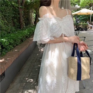 Đầm xô ren rớt vai cut-out eo
