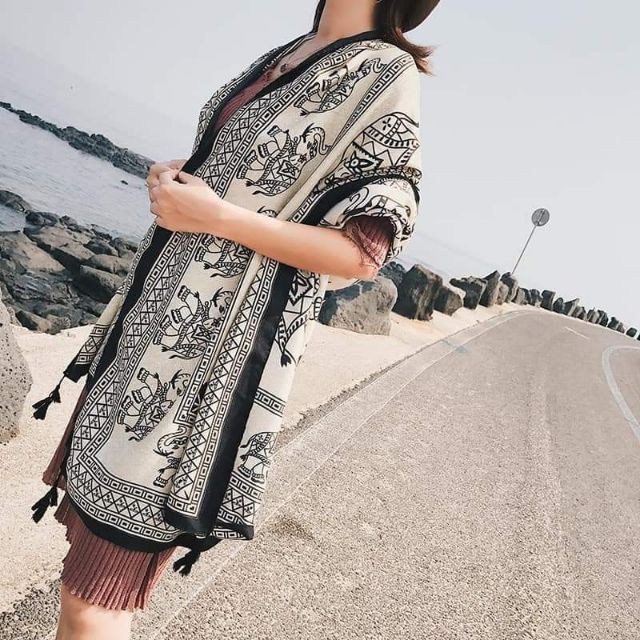 Khăn choàng họa tiết thổ cẩm
