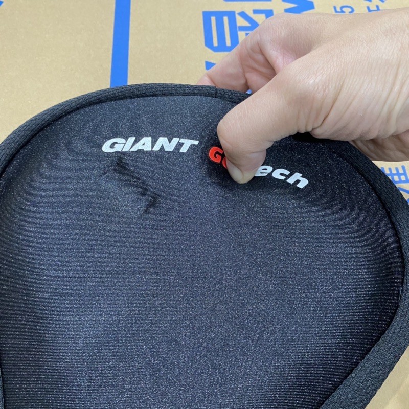 Bọc yên xe đạp GIANT SADDLE COVER SELF MADE RIM RAW GEL (chính hãng)